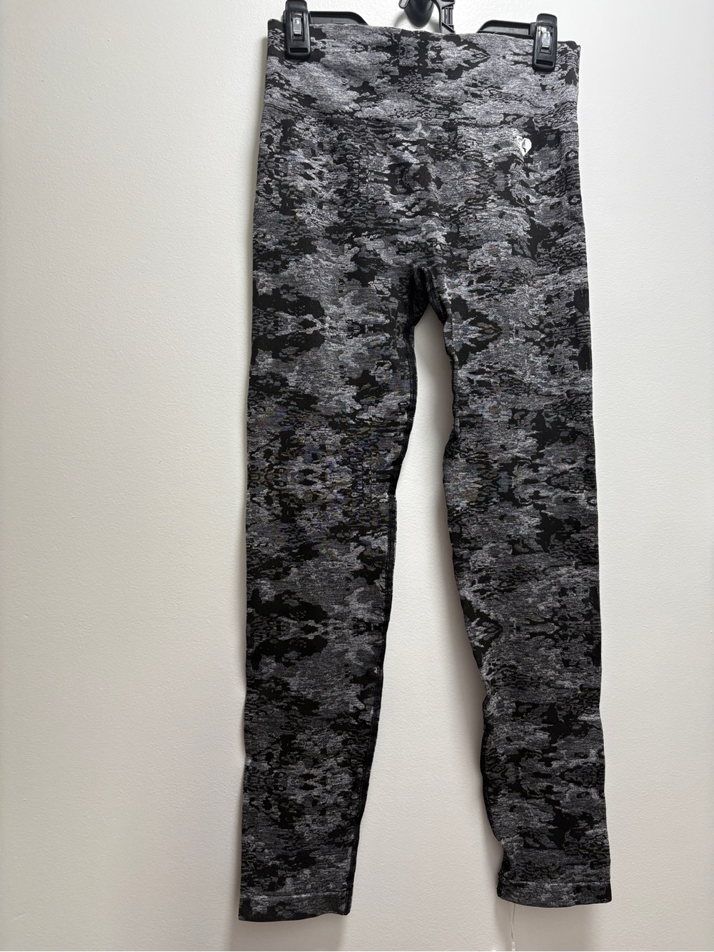 Women’s Beat Gray & Black Camo Performance Leggings - Stretch Fit Athletic